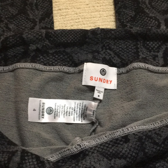 Sundry Python Yoga Pant - Picture 4 of 4